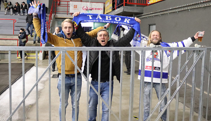OBRAZEM: Takový byl poslední sezonní zápas kohoutů na šumperském stadionu