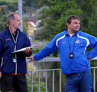 Trenéři Arpád Györi a Tomáš Matušík (zleva).